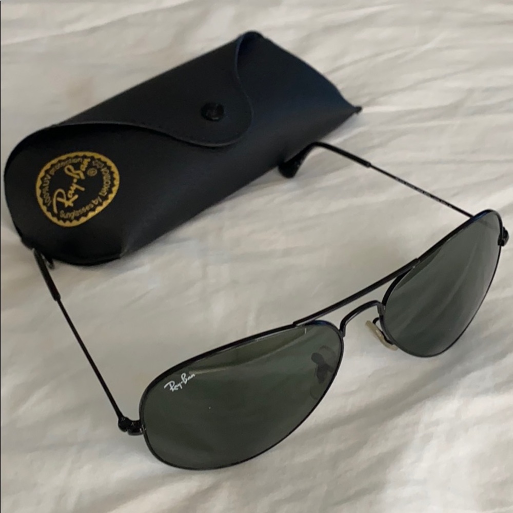Black Ray-Ban Aviators
